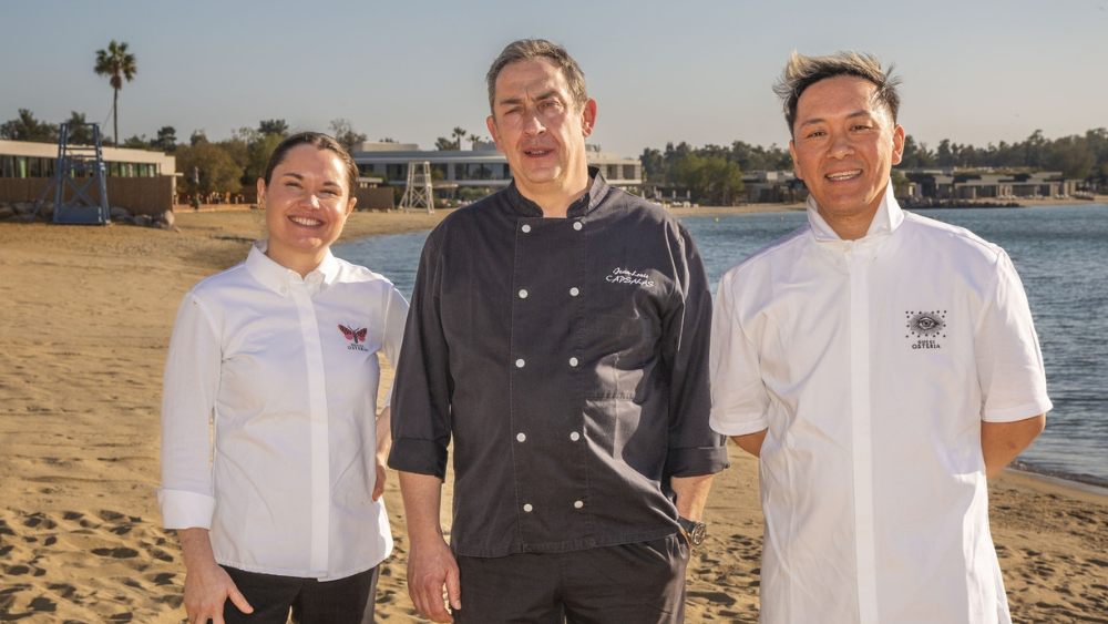 Οι guest chefs της απονομής, Karime Lopez και Takahiko Kondo, μαζί με τον executive chef του 